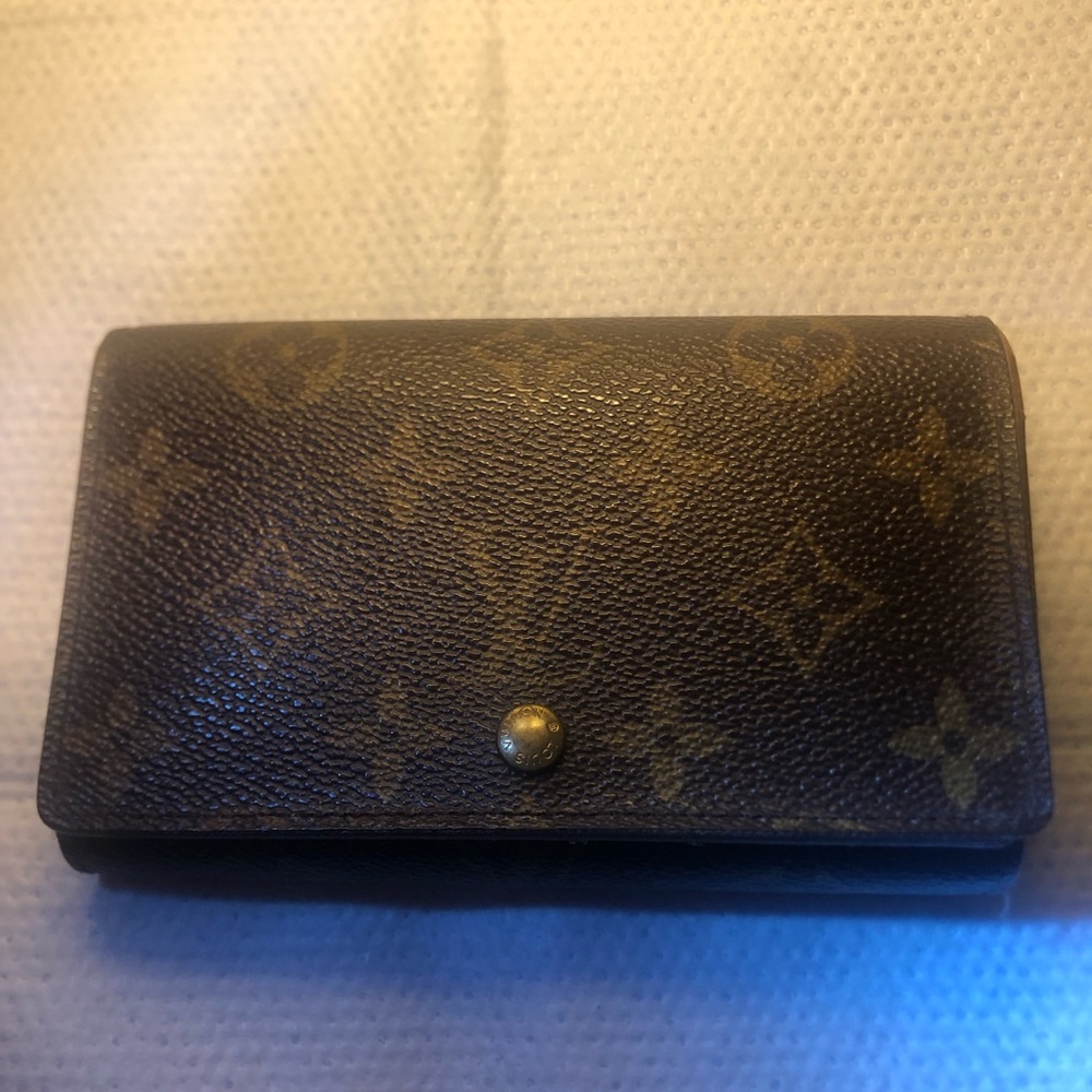 Authentic Louis Vuitton Brown Monogram Wallet